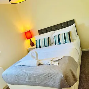  Apartment Cakemuir Detached House, 3 Bed, Free Parking &private Garden